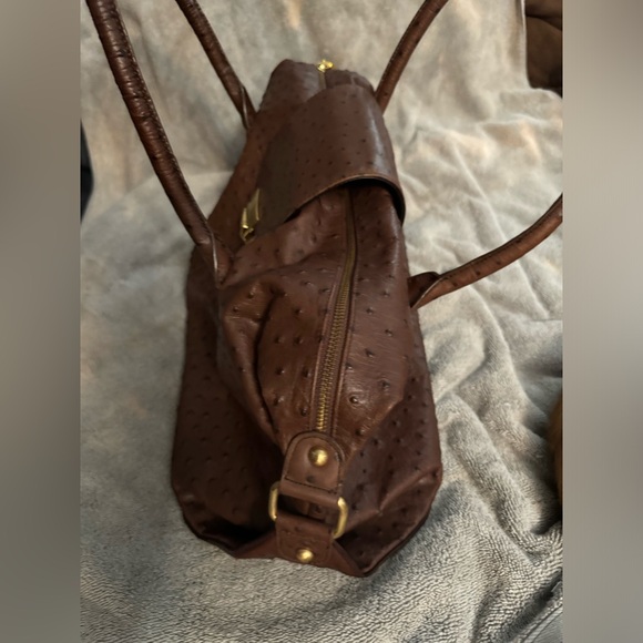 Bloomingdale’s ostrich print purse - Picture 6 of 6